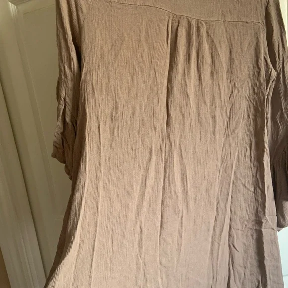 She + Sky Brown Relaxed Ruffled Tunic - Picture 6 of 8